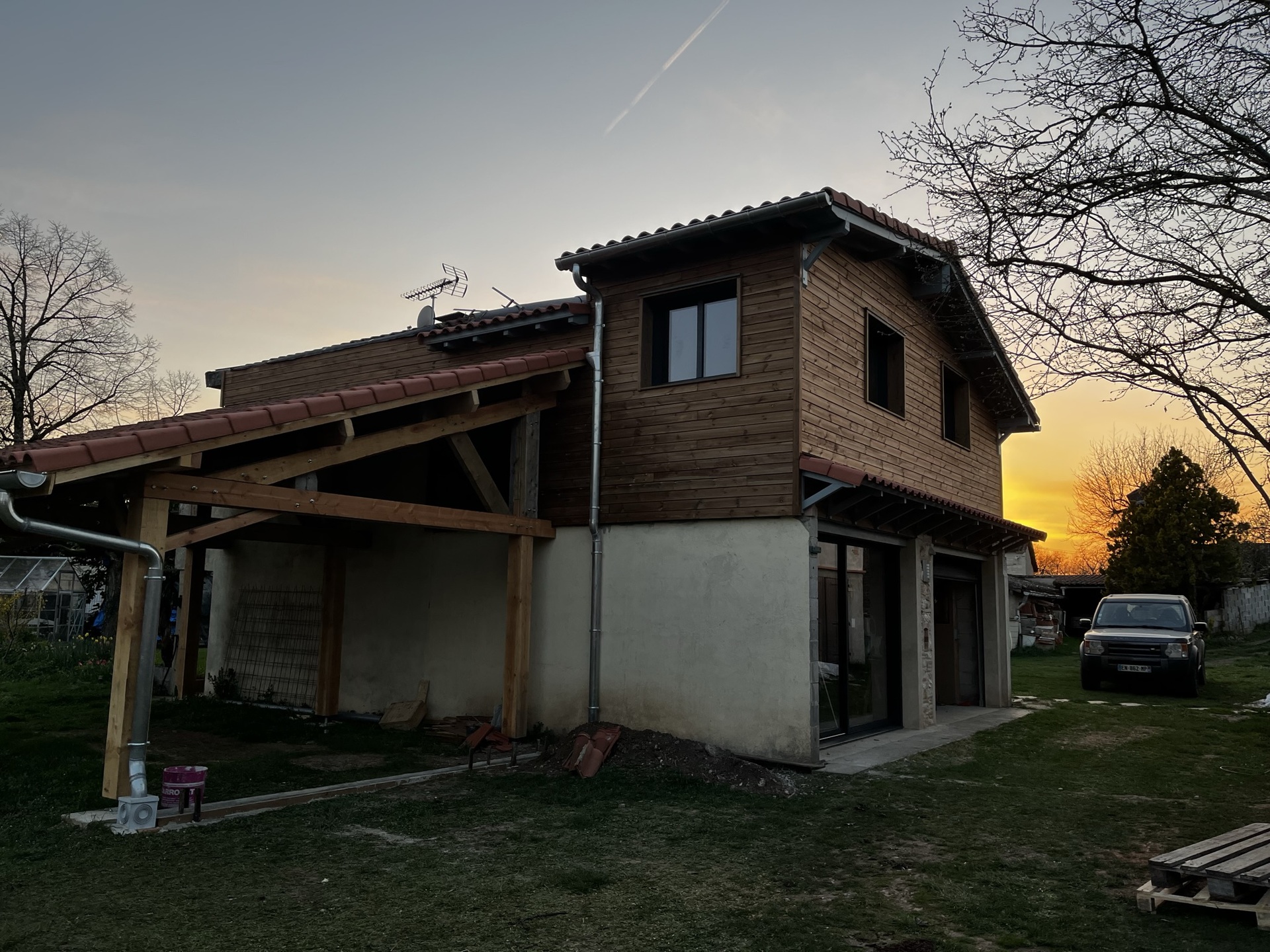 Surélévation en ossature et création d'un carport en charpente traditionnelle à Gaillac