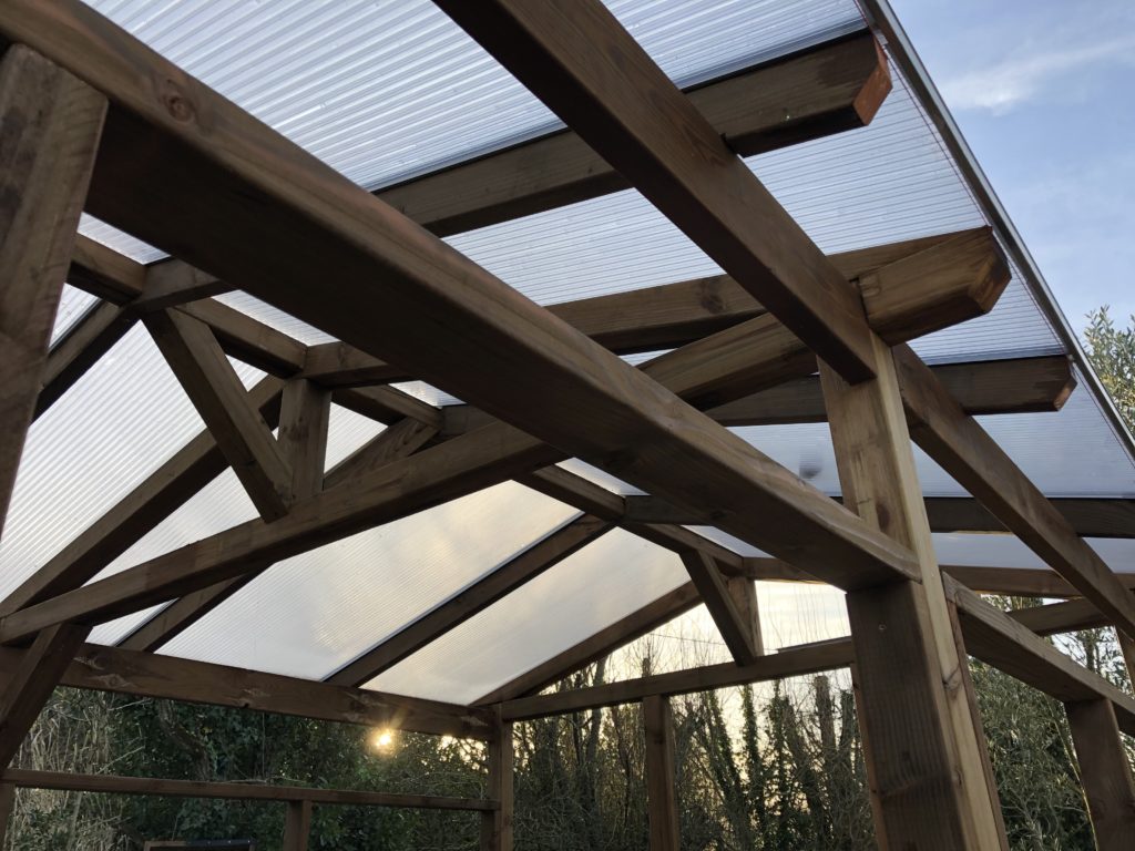 Création d'une serre de jardin en bois à Toulouse Création d'une serre de jardin en bois à Toulouse